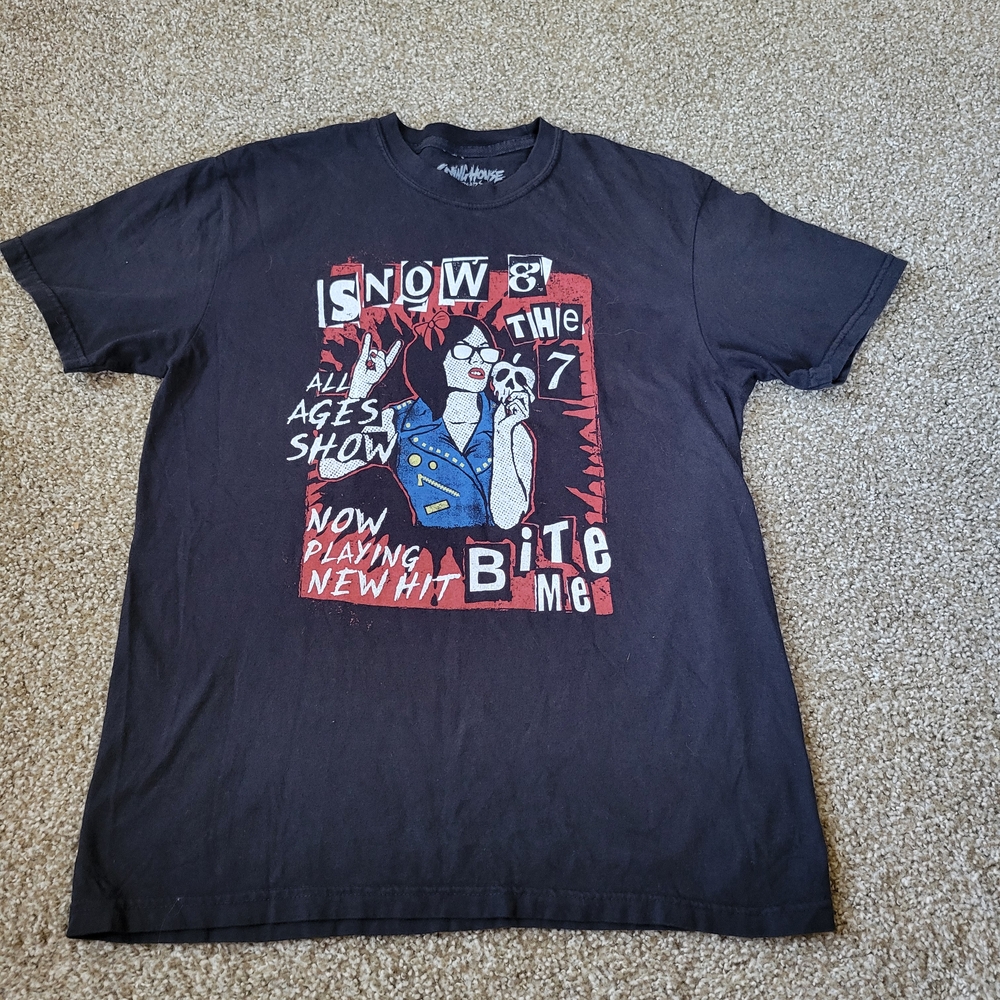 Flying House Threads T-Shirt M "Snow & The 7 Bite Me"